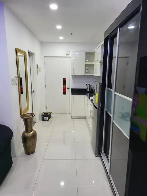 Sheryll Escapes - Kandi Palace Posh 9Th Floor New Studio With King Bed And Housekeeping Angeles 0*,