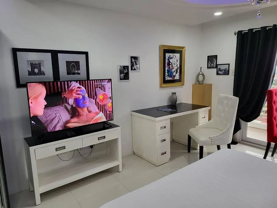 Appartement Sheryll Escapes - Kandi Palace Posh 9Th Floor New Studio With King Bed And Housekeeping Angeles